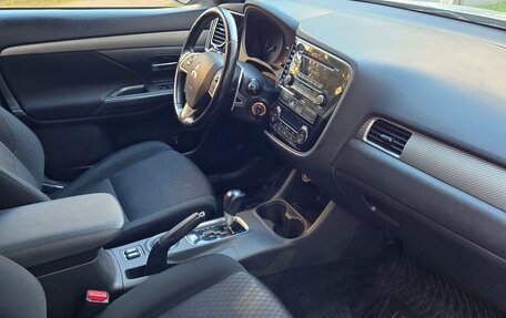 Mitsubishi Outlander III рестайлинг 3, 2012 год, 1 200 000 рублей, 15 фотография