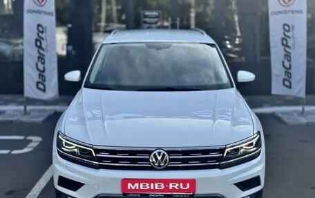 Volkswagen Tiguan II, 2018 год, 2 680 000 рублей, 2 фотография
