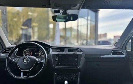 Volkswagen Tiguan II, 2018 год, 2 680 000 рублей, 8 фотография