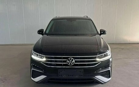 Volkswagen Tiguan II, 2022 год, 2 650 000 рублей, 2 фотография