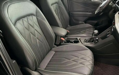 Volkswagen Tiguan II, 2022 год, 2 650 000 рублей, 7 фотография