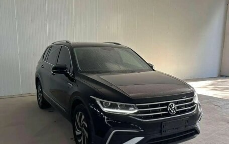 Volkswagen Tiguan II, 2022 год, 2 650 000 рублей, 3 фотография