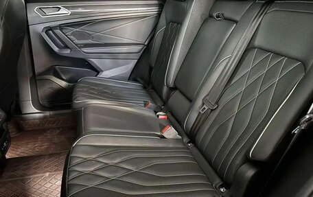 Volkswagen Tiguan II, 2022 год, 2 650 000 рублей, 17 фотография