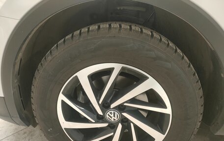 Volkswagen Tiguan II, 2018 год, 2 570 000 рублей, 5 фотография