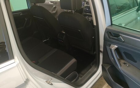 Volkswagen Tiguan II, 2018 год, 2 570 000 рублей, 13 фотография