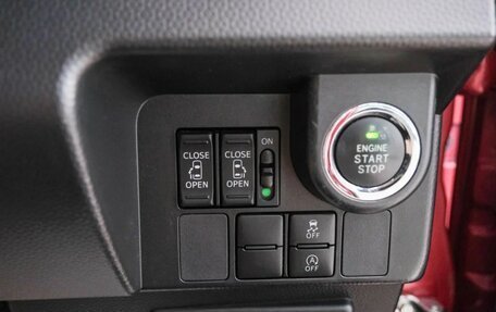 Toyota Roomy I, 2017 год, 949 000 рублей, 18 фотография