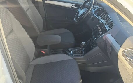 Volkswagen Tiguan II, 2019 год, 2 200 000 рублей, 4 фотография