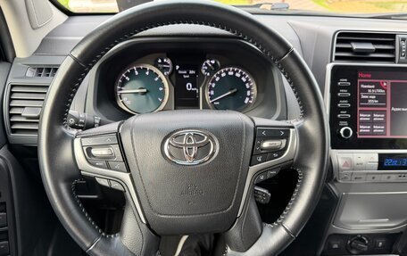 Toyota Land Cruiser Prado 150 рестайлинг 2, 2022 год, 5 700 000 рублей, 3 фотография