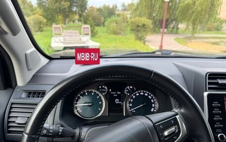 Toyota Land Cruiser Prado 150 рестайлинг 2, 2022 год, 5 700 000 рублей, 4 фотография