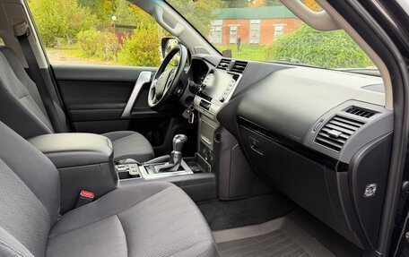 Toyota Land Cruiser Prado 150 рестайлинг 2, 2022 год, 5 700 000 рублей, 8 фотография