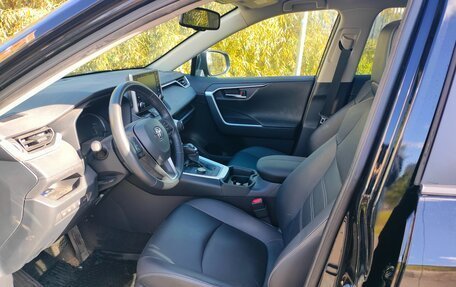 Toyota RAV4, 2021 год, 4 000 000 рублей, 5 фотография