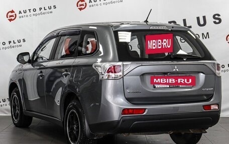 Mitsubishi Outlander III рестайлинг 3, 2013 год, 1 149 000 рублей, 2 фотография