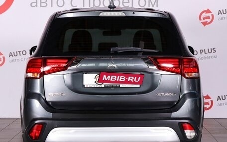 Mitsubishi Outlander III рестайлинг 3, 2018 год, 1 680 000 рублей, 4 фотография