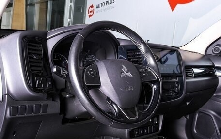 Mitsubishi Outlander III рестайлинг 3, 2018 год, 1 680 000 рублей, 7 фотография