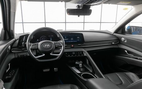 Hyundai Elantra, 2023 год, 2 090 000 рублей, 10 фотография