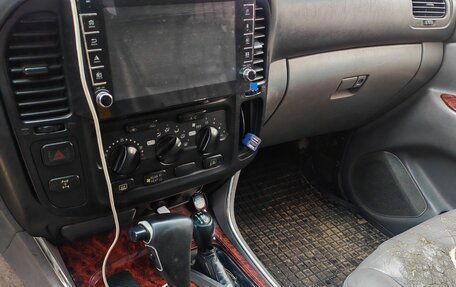 Toyota Land Cruiser 100 рестайлинг 2, 2001 год, 1 000 000 рублей, 10 фотография