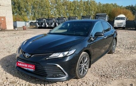 Toyota Camry, 2022 год, 3 490 000 рублей, 2 фотография