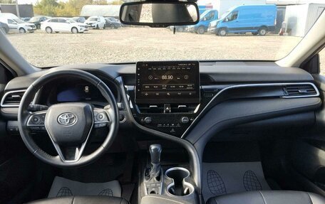 Toyota Camry, 2022 год, 3 490 000 рублей, 5 фотография