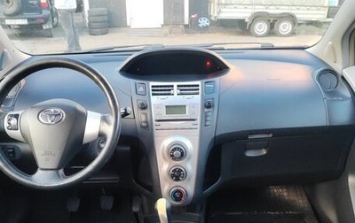 Toyota Yaris III рестайлинг, 2006 год, 400 000 рублей, 1 фотография