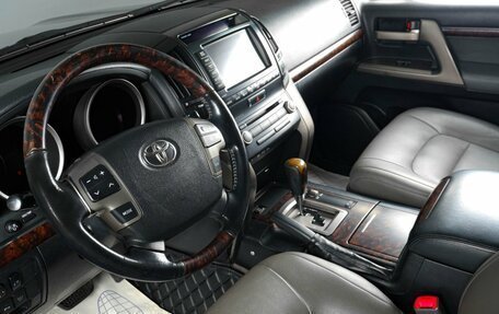 Toyota Land Cruiser 200, 2010 год, 2 999 000 рублей, 8 фотография