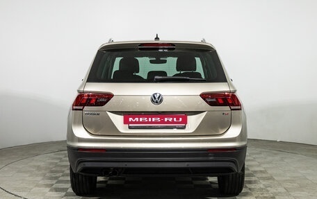 Volkswagen Tiguan II, 2017 год, 2 099 700 рублей, 6 фотография