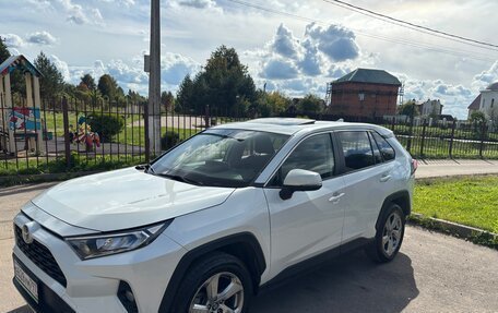 Toyota RAV4, 2020 год, 2 748 000 рублей, 2 фотография