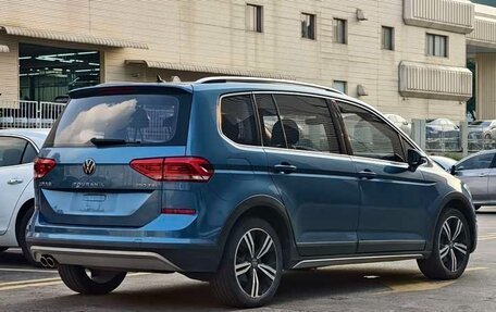 Volkswagen Touran III, 2022 год, 1 430 000 рублей, 6 фотография