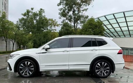 Volkswagen Tiguan II, 2022 год, 1 860 000 рублей, 4 фотография