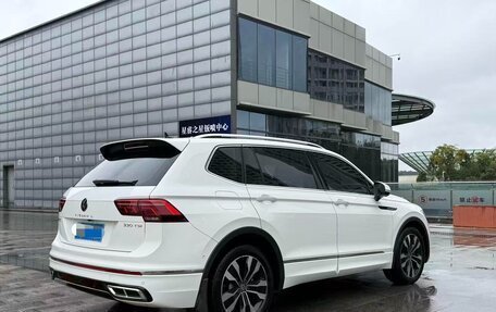 Volkswagen Tiguan II, 2022 год, 1 860 000 рублей, 5 фотография