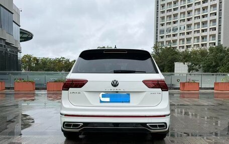 Volkswagen Tiguan II, 2022 год, 1 860 000 рублей, 6 фотография
