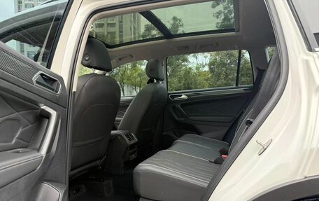 Volkswagen Tiguan II, 2022 год, 1 860 000 рублей, 9 фотография