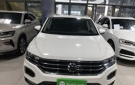 Volkswagen T-Roc I, 2022 год, 1 267 000 рублей, 2 фотография