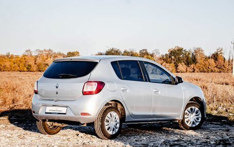 Renault Sandero II рестайлинг, 2015 год, 650 000 рублей, 2 фотография