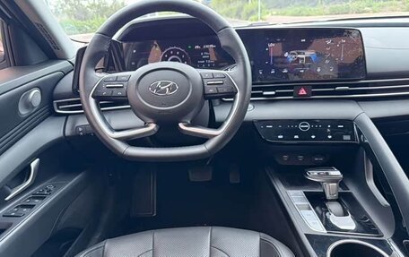 Hyundai Elantra, 2023 год, 1 210 000 рублей, 14 фотография
