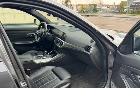 BMW 3 серия, 2021 год, 3 990 000 рублей, 12 фотография