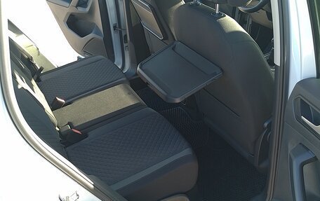 Volkswagen Tiguan II, 2019 год, 2 080 000 рублей, 10 фотография