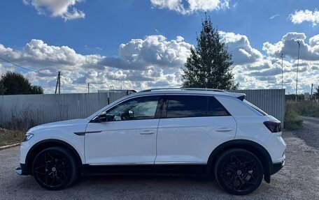 Volkswagen T-Roc I, 2022 год, 2 430 000 рублей, 3 фотография
