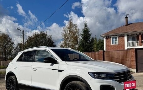 Volkswagen T-Roc I, 2022 год, 2 430 000 рублей, 2 фотография