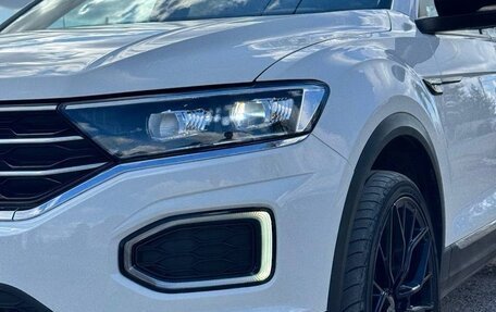 Volkswagen T-Roc I, 2022 год, 2 430 000 рублей, 16 фотография