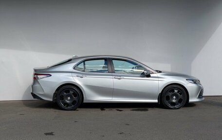 Toyota Camry, 2021 год, 2 990 000 рублей, 4 фотография