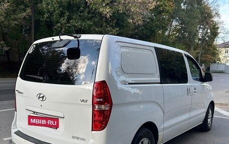 Hyundai Grand Starex Grand Starex I рестайлинг 2, 2019 год, 3 499 000 рублей, 3 фотография