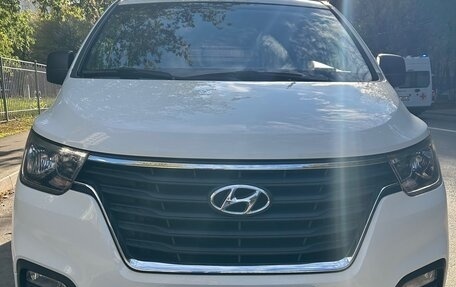 Hyundai Grand Starex Grand Starex I рестайлинг 2, 2019 год, 3 499 000 рублей, 6 фотография