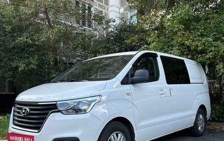 Hyundai Grand Starex Grand Starex I рестайлинг 2, 2019 год, 3 499 000 рублей, 2 фотография