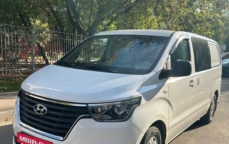Hyundai Grand Starex Grand Starex I рестайлинг 2, 2019 год, 3 499 000 рублей, 5 фотография