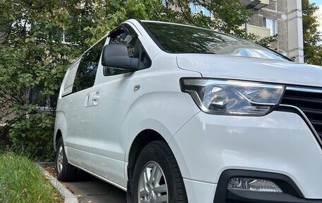 Hyundai Grand Starex Grand Starex I рестайлинг 2, 2019 год, 3 499 000 рублей, 17 фотография