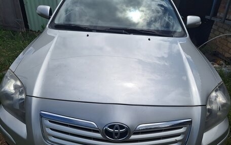 Toyota Avensis III рестайлинг, 2006 год, 550 000 рублей, 1 фотография