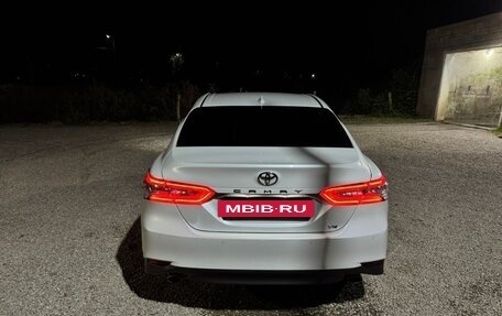 Toyota Camry, 2021 год, 3 550 000 рублей, 2 фотография