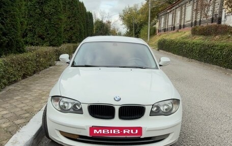 BMW 1 серия, 2010 год, 700 000 рублей, 2 фотография