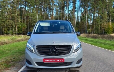 Mercedes-Benz V-Класс, 2017 год, 3 700 000 рублей, 2 фотография