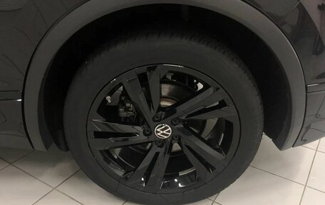 Volkswagen Tiguan II, 2021 год, 3 700 000 рублей, 11 фотография